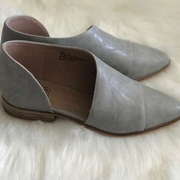 LAST 3️⃣ Vegan Leather Lt Gray Shank Flat - Picture 6 of 8